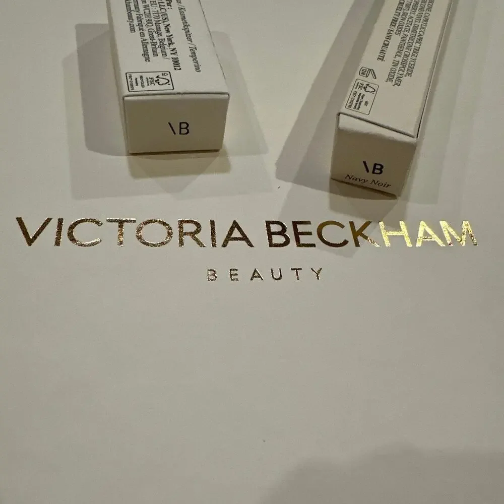 New in box Victoria Beckham satin kajal eyeliner in navy noir with sharpener